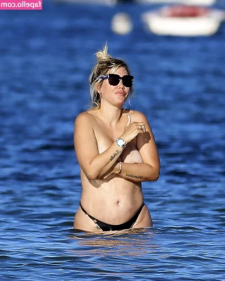 Wanda Nara [ wanda-nara ] - Can I sit on your lap? 😇