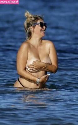 Wanda Nara [ wanda-nara ] - Various stages of edgy.