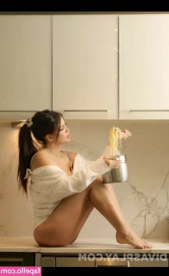 Wanda Nara [ wanda-nara ] - My bedroom is always interesting and has something to do...would you