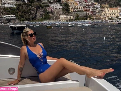 Wanda Nara [ wanda-nara ] - Ass selfie  Damn I m juicy   Queenfrostbitten  ass  selfie  juicy