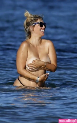Wanda Nara [ wanda-nara ] - Should i try and go live again?