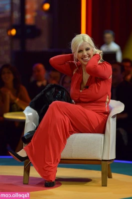 Wanda Nara [ wanda-nara ] - Slave task   Show me what you got to amuse me with
