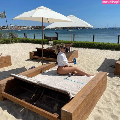 Wanda Nara [ wanda-nara ] - uwu 1/6 x 20 photos this post x