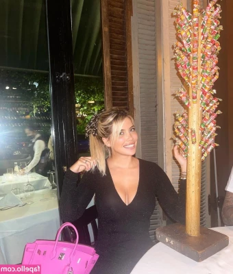 Wanda Nara [ wanda-nara ] - Bet you can t handle both of us    abbileighx