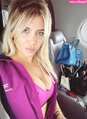 Wanda Nara [ wanda-nara ] - bouncing booty. yes its even better when I bounce on THIS