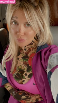 Wanda Nara [ wanda-nara ] - I discovered a new trick 😂 can you hear the clapping? 🍑 👏