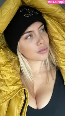 Wanda Nara [ wanda-nara ] - Ay video de la ducha   Te gustaría ver como corre el jabón por todo