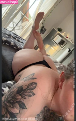 Helenasaudi3 - i’m on my period yall r getting tampon pics today