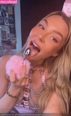 Camy Evangeline [ camy-evangeline ] - Good evening, foot-cucks! I know how much you want to lick my