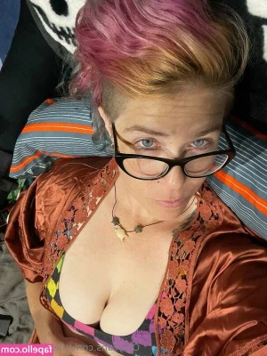 SheLifeinDeath - are you ok my loves  let s play I m here waiting for you