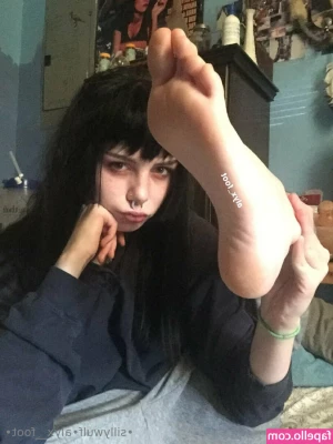 tinykittie - Set your renewal and I ll send you some FREE NEW content