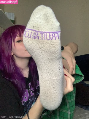 tinykittie - This is my toy  and I am your toy
