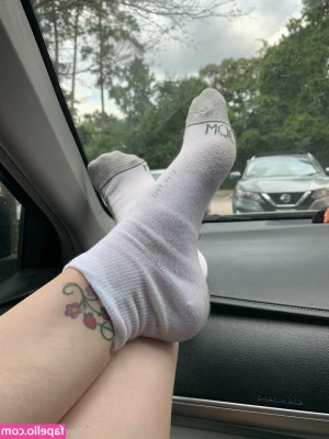 tinykittie - Vacation time for me  broke bitch time for you