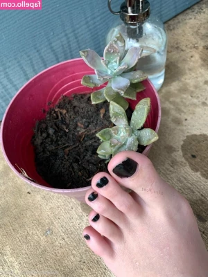 tinykittie - 🇬🇧 MY NEW FRIEND IS A NAUGHTY GIRL😈 Look how she sucks my