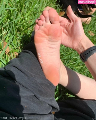tinykittie - On my knees (good girl behavior)