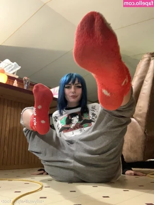 tinykittie - I love my sockies