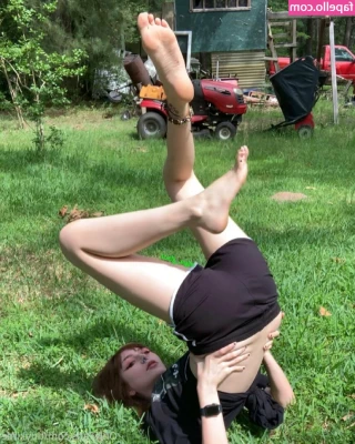 tinykittie - Boing boing   also peep that one boob is bigger than the other