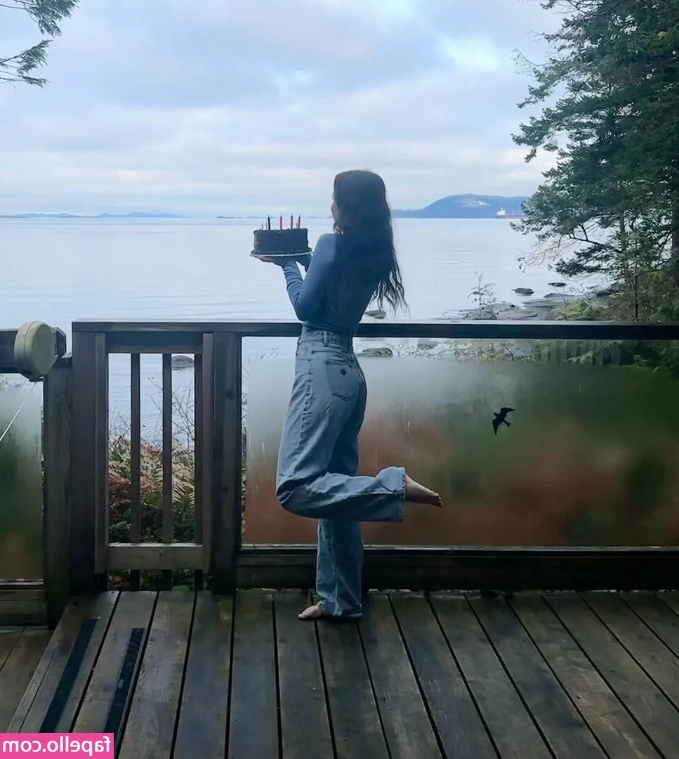 georgiawest1 - Some BTS  behind the scenes  footage   I m starting to take a couple
