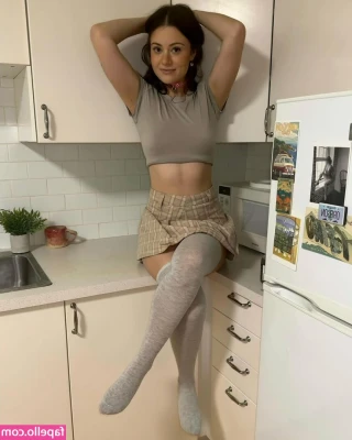 georgiawest1 - sandy back 😏🍑🍑🍑 any volunteers to wash it off? 😈