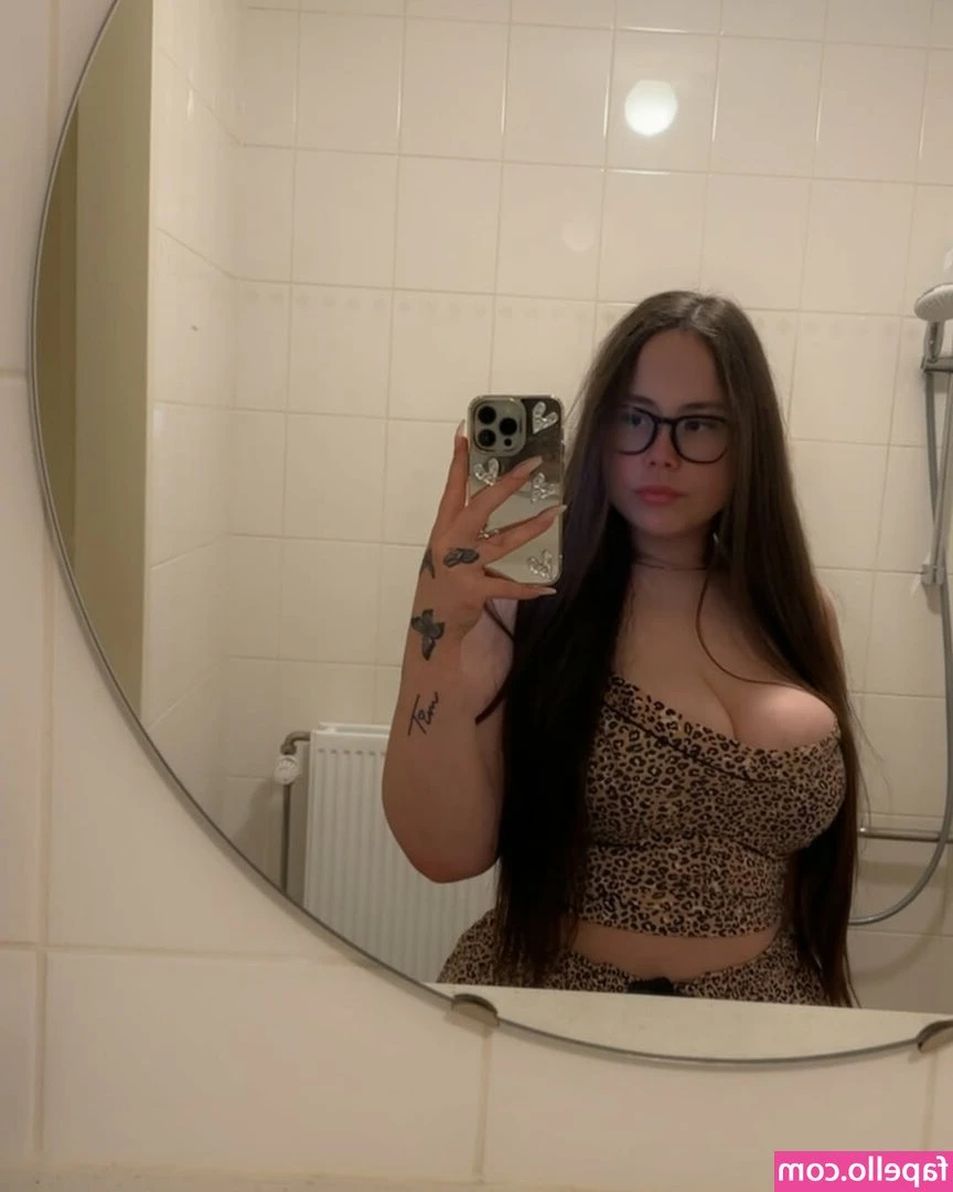 Zoe Vwd [ zoe-vwd ] - I was a latex doll today  do you like it    lt 3