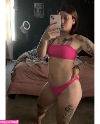Beautifulrae__ [ beautifulrae ] - Mmm i came SOOOO hard last night   Nobody wanted to play on cam  so i