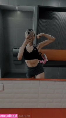 taamaara - Discovering my guy best friend has a footfetish, ends in footjob with