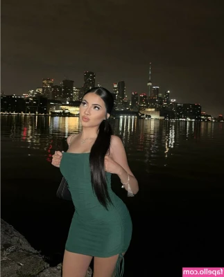 Natalia Restrepo [ natalia-restrepo ] - It looks like a ♡ doesn’t it?