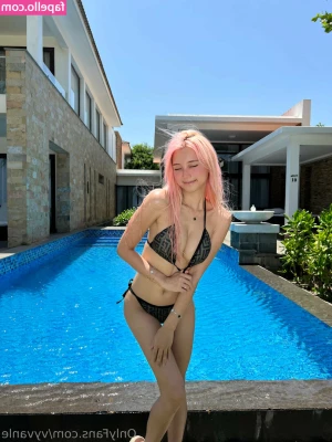 Vyvan Le [ vyvan-le-115 ] - Would you slide that cock between these tits?🤤🍆💦