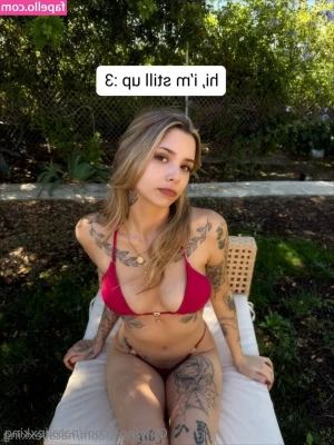 Nataliexking [ nataliexking-71 ] - Watch me lay back scoot my thong over and rub this juicy wet pussy!
