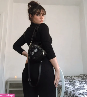 Michele Alves [ michele-alves-2 ] - Damn guys are quick with the camera  lol