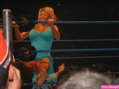 WWE Torrie Wilson [ wwe-torrie-wilson ] - Queen boo practicing some jigglage 👾