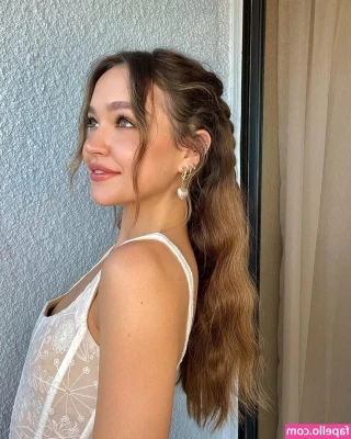 Sadie Stanley [ sadie-stanley ] - A quick break from professional content