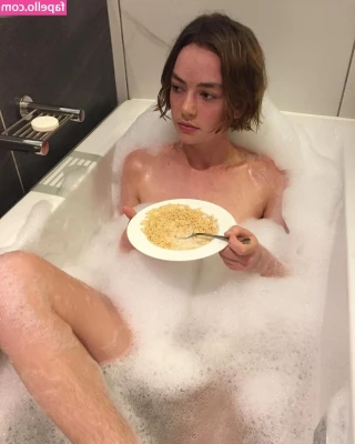 Brigette Lundy-Paine [ brigette-lundy-paine ] - I guess i had very sweet dreams