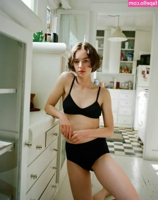 Brigette Lundy-Paine [ brigette-lundy-paine ] - Breakfast In Bed 🙏🤣😜