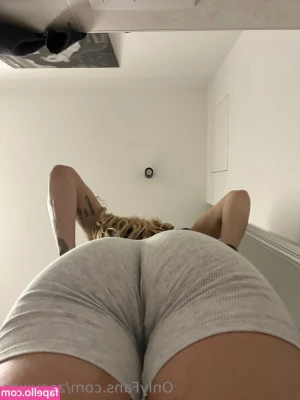 Zoeywgr - NEW VIP REWARD     All free videos and photo shoots posted on my page