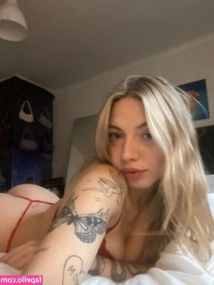 Zoeywgr - Brink pink bra and sexy white shorts anyone? Watch out for my