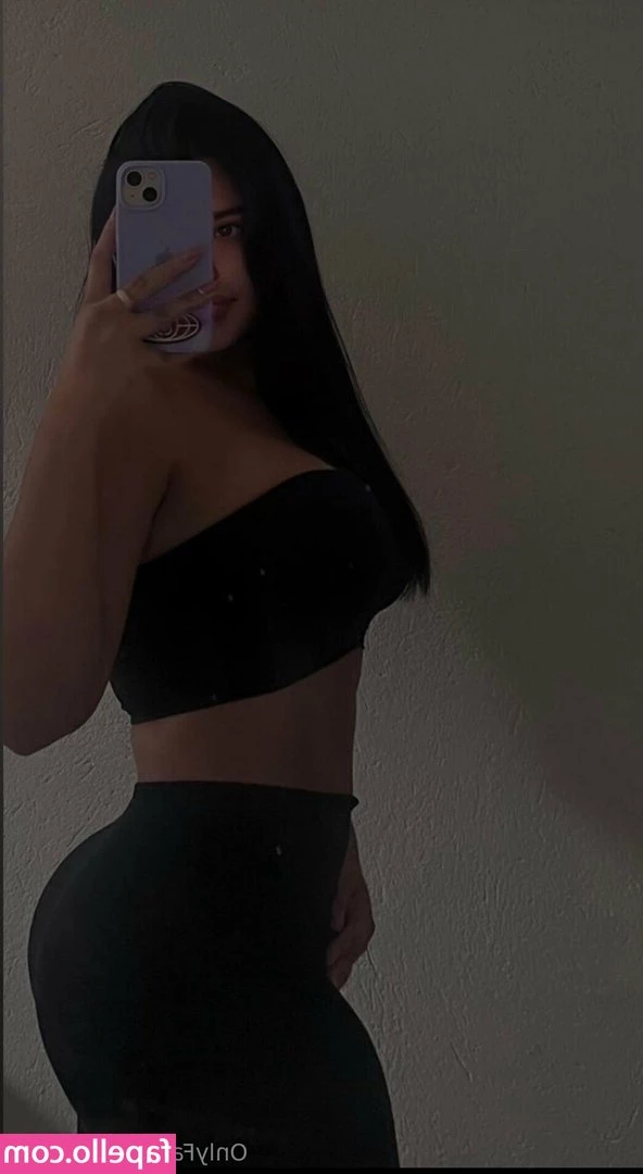 jane.a [ jane-a ] - Wanna put me under your Christmas tree? 😇