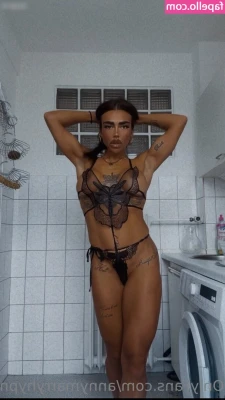 Anny Marry [ anny-marry ] - Baño nocturno mientras todos los vecinos duermen   o eso creo
