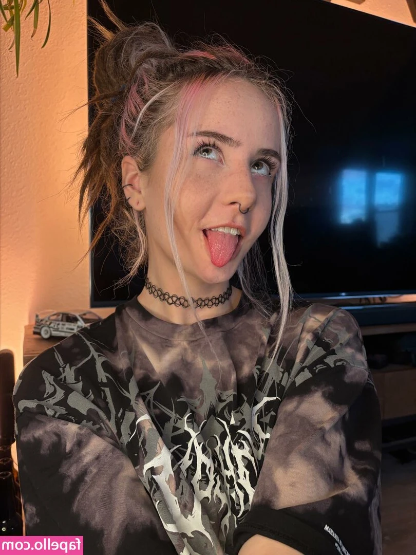 wifeymaxes - Witchy Vibes E-Girl vibes 🖤