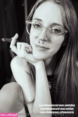 jessiewolfexoxo - Footjob and blowjob to Ice cream speaking Spanish Role-play