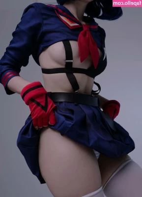 kimekomi_ [ kimekomi ] - Un consolar en el culo y una polla en la boca no estaría mal para