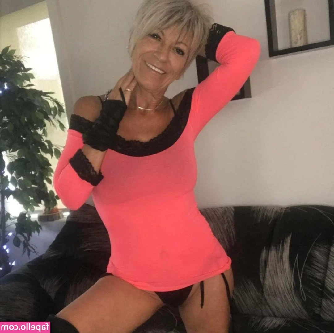 chantal_nolimits [ chantal-nolimits ] - Getting my pussy licked so good that his face ended so creamy with my