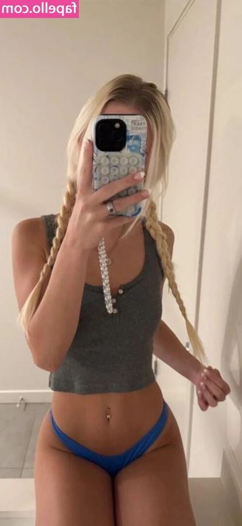 kaylavoid [ kaylavoid-46 ] - Hottie @emilymayers college cutie is already horny 🥵 Her sweety