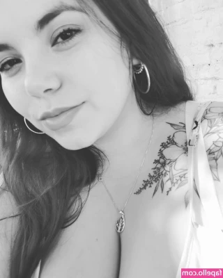 Marcela Francisca [ marcela-francisca ] - i love knowing you all stroke your cocks to my feet  i can t wait to