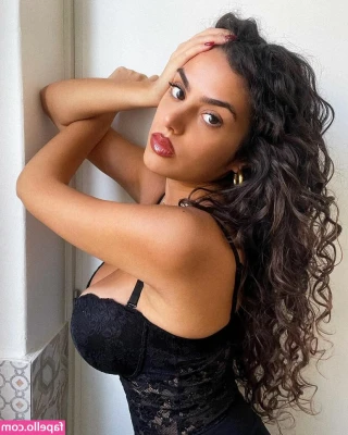 Roberta Galati [ roberta-galati ] - Fresh after the shower 🌸