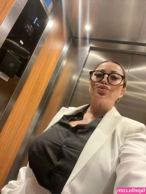 Suzanna Kurman [ suzanna-kurman ] - hey baby i'm available now to play video call or sexting?