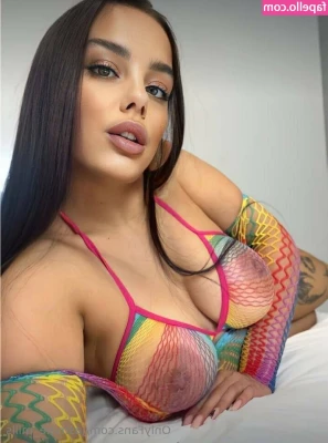 Jasmine Mills [ jasmine-mills ] - Sneak peek at tonight’s pictures 💋❤️🥰 please hit LIKE 👍