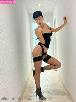 Jasmine Mills [ jasmine-mills ] - Hi lovelies  I m taking some pics rn   Lil break but I wanted to show