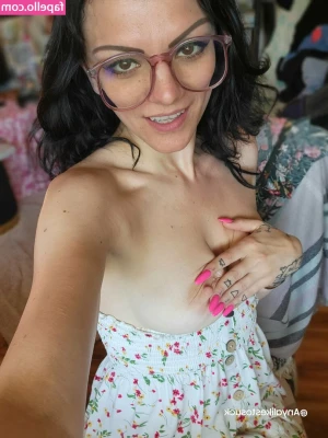 Anyalikestosuck - Crazy brunette ❤️❤️❤️