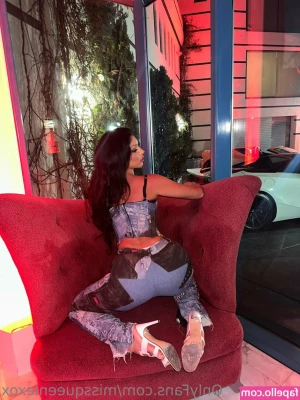 MissQueenieXOX - Let me tell you exactly what I want you to do 😈 DM me 💋